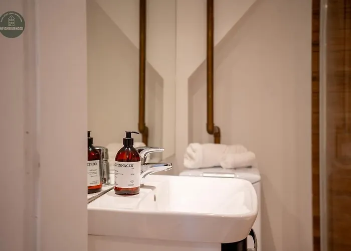 2br Historic Penthouse Apartment *