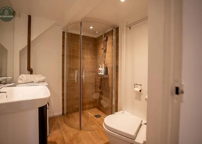 2br Historic Penthouse Apartment *