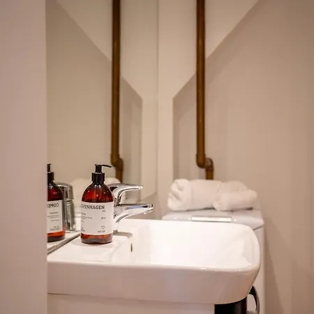 2br Historic Penthouse Lägenhet *