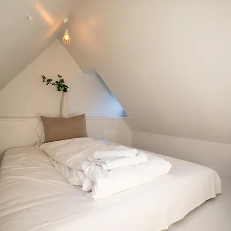 2br Historic Penthouse *