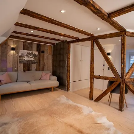 2br Historic Penthouse Lägenhet *